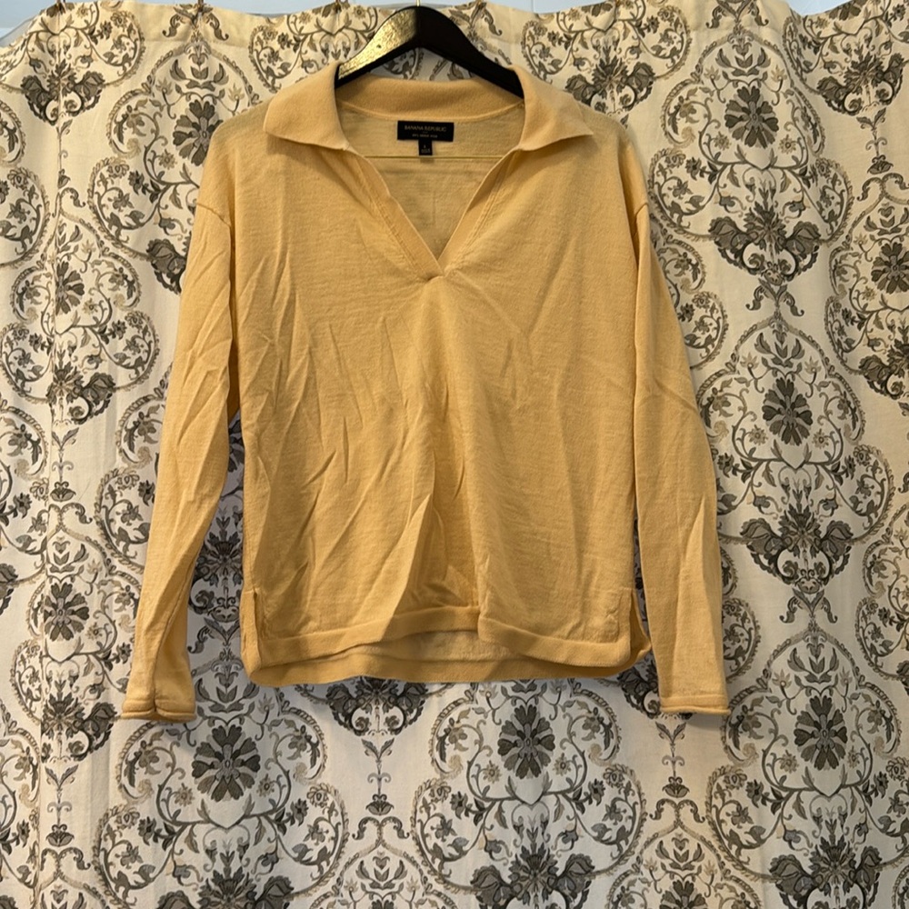 Beige Banana Republic Factory Sweater